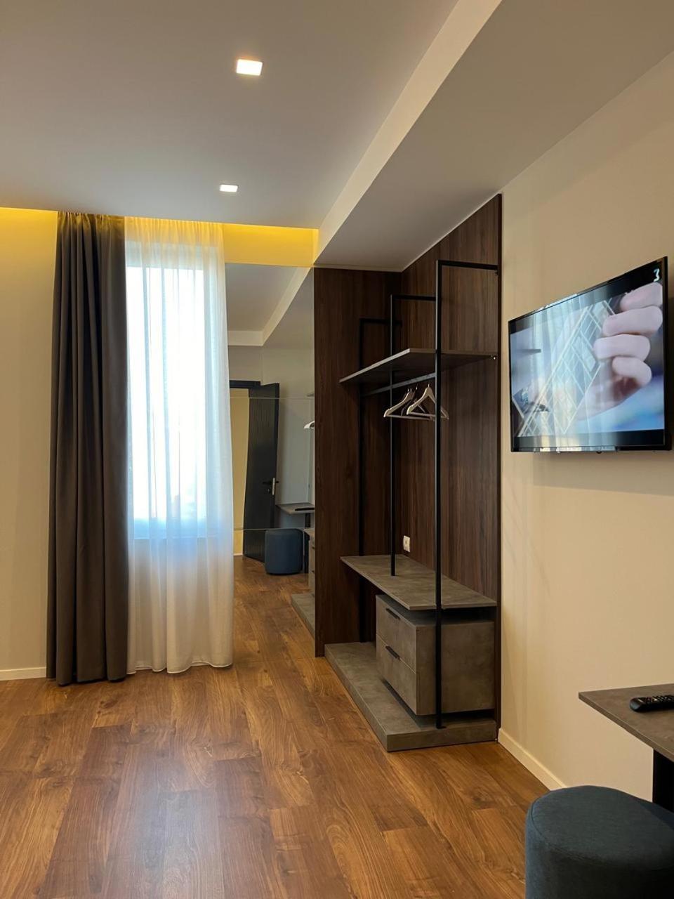 North Alb Hotel Shkodër エクステリア 写真