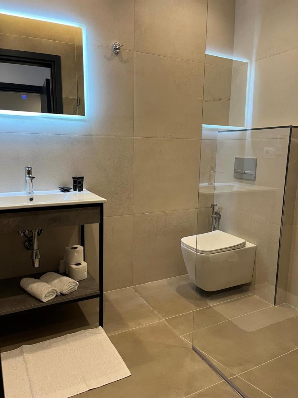 North Alb Hotel Shkodër エクステリア 写真